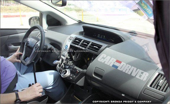 Motor vehicle, Steering part, Vehicle, Steering wheel, Automotive mirror, Glass, Technology, Center console, Car, Electronic device, 