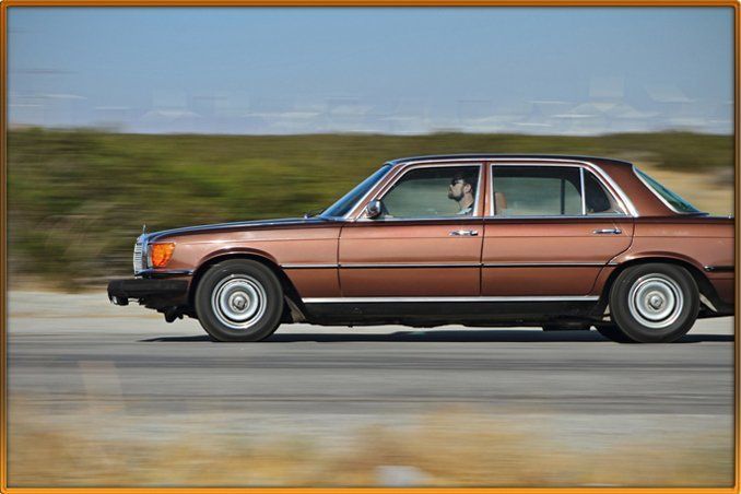 Mercedes-Benz レトロモデル ナンバー4 Golden Brown: Four Days in a Mercedes-Benz 450SEL 6.9