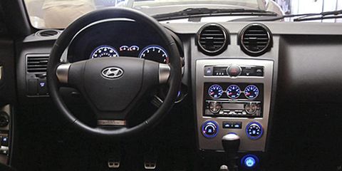 Motor vehicle, Automotive design, Steering part, Steering wheel, White, Technology, Vehicle audio, Car, Electronic device, Radio, 
