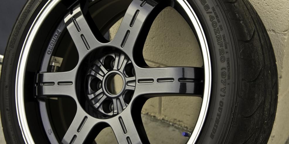 Wheel, Alloy wheel, Automotive tire, Spoke, Automotive wheel system, Rim, Synthetic rubber, Tread, Hubcap, Carbon, 
