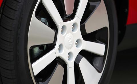 Wheel, Tire, Alloy wheel, Automotive design, Automotive wheel system, Spoke, Automotive tire, Rim, Synthetic rubber, Auto part, 