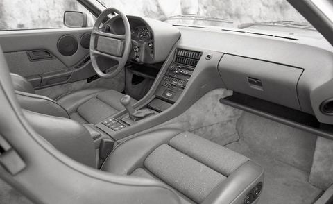 1985 porsche 928s interior