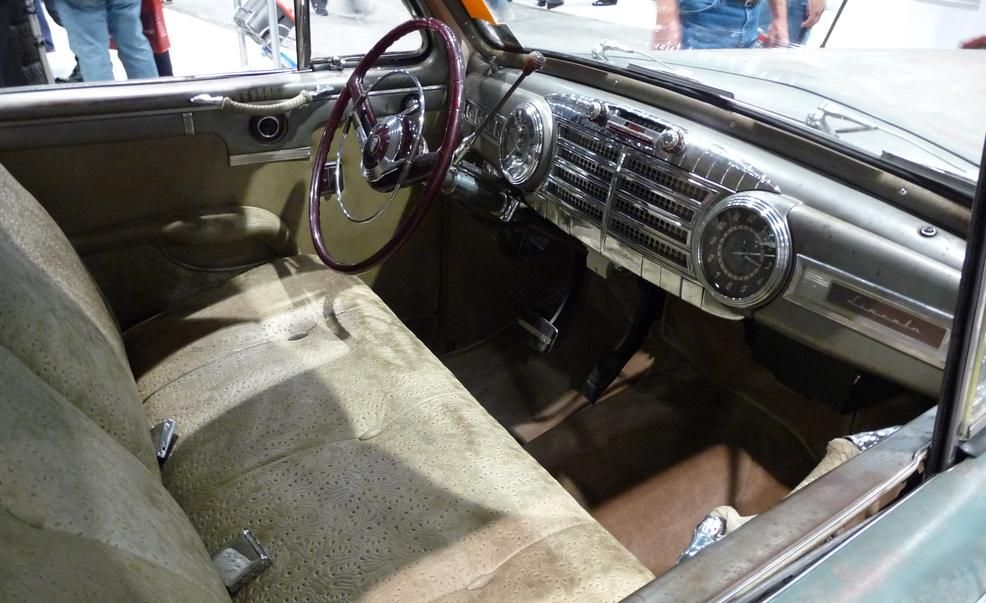 Motor vehicle, Steering part, Steering wheel, Vehicle door, Classic car, Jeans, Car seat, Fixture, Personal luxury car, Center console, 