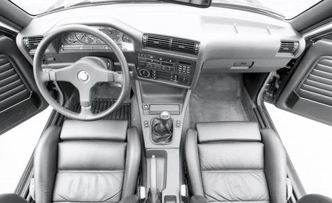 Motor vehicle, Steering part, Steering wheel, Center console, White, Vehicle audio, Vehicle door, Luxury vehicle, Car seat, Automotive mirror, 