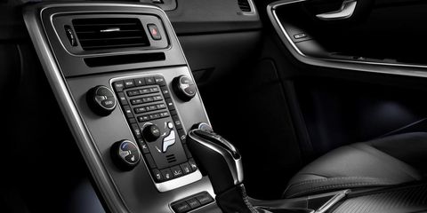 Automotive design, Center console, Vehicle audio, Gear shift, Radio, Luxury vehicle, Car seat, Steering part, Vehicle door, Machine, 