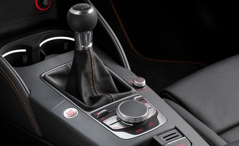Motor vehicle, Automotive design, Gear shift, Center console, Luxury vehicle, Personal luxury car, Carbon, Car seat, Steering wheel, Steering part, 