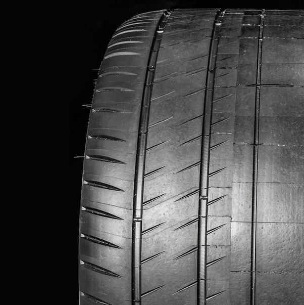Tire, Automotive tire, Rim, Synthetic rubber, Tread, Automotive wheel system, Light, Auto part, Black, Parallel, 