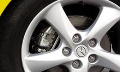 Alloy wheel, Automotive wheel system, Rim, Spoke, White, Hubcap, Auto part, Black, Synthetic rubber, Luxury vehicle, 