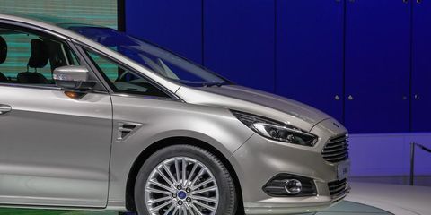Ford Debuts All New S Max Family Mpv In Paris News Car And Driver