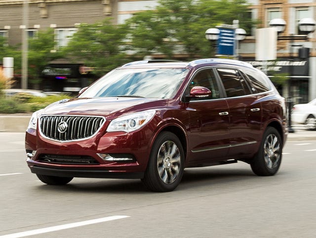 2017 buick enclave suv driving