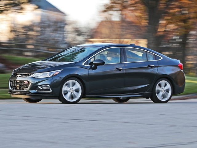 2017 chevrolet cruze driving