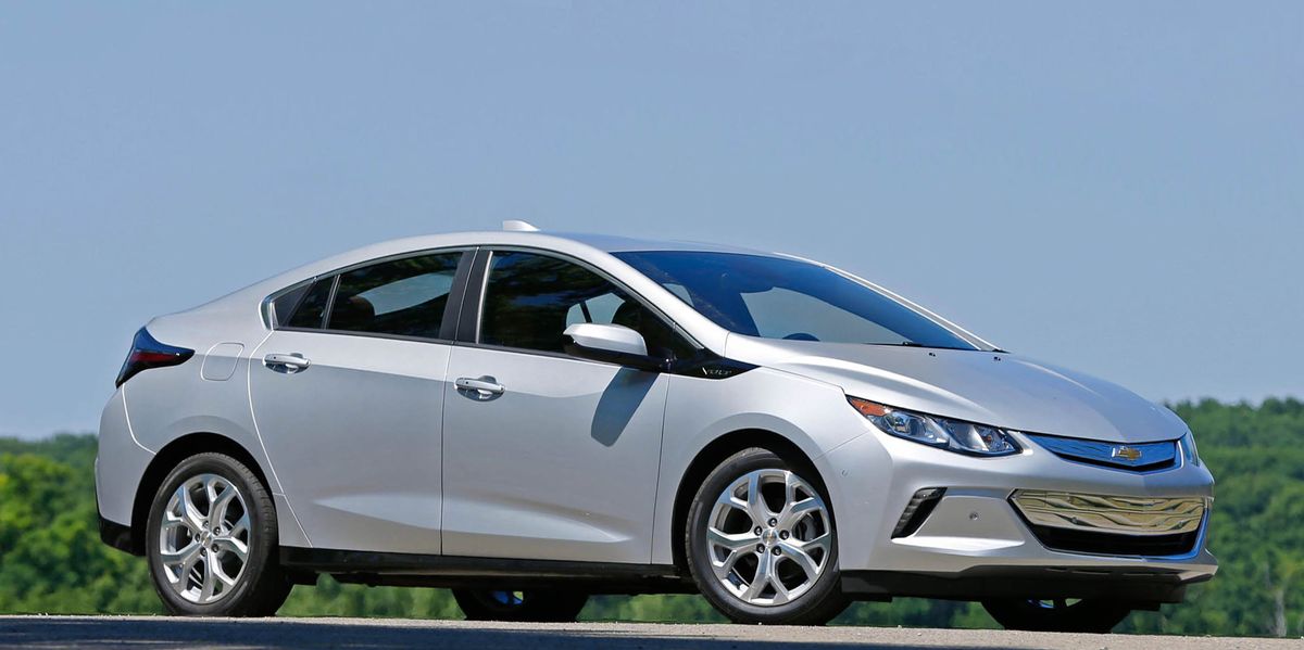 2017 Chevrolet Volt Review, Pricing, and Specs