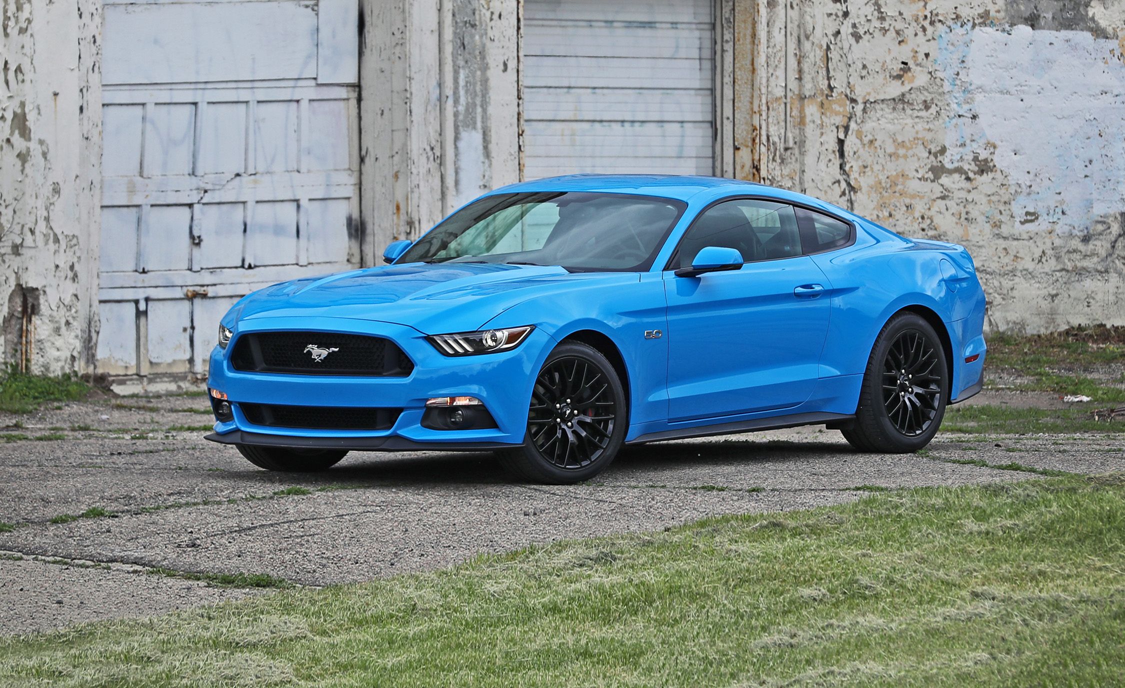 17 Ford Mustang Gt Premium Fastback Features And Specs