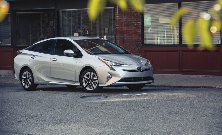 2017 Toyota Prius Review, Pricing, and Specs