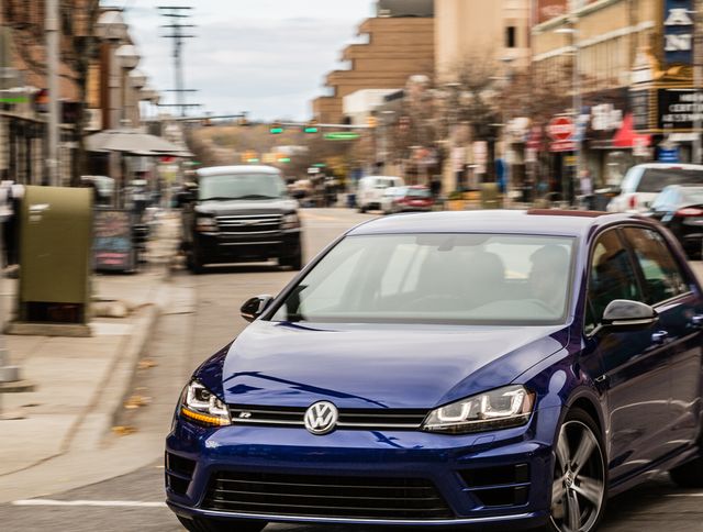 2017 Volkswagen Golf R Review, Pricing, And Specs