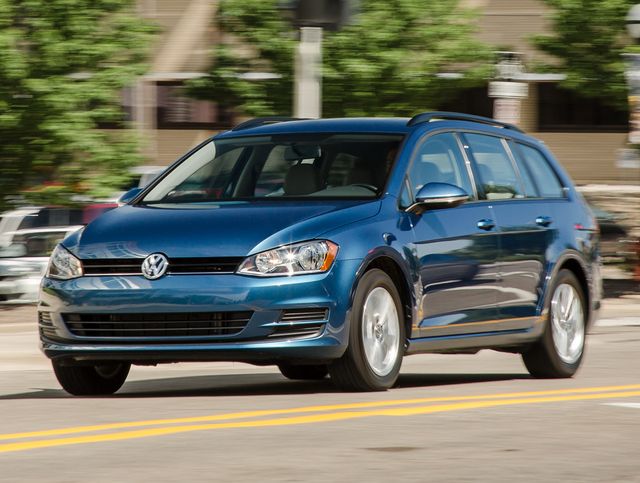 Volkswagen Golf SportWagen Review, Pricing, and Specs