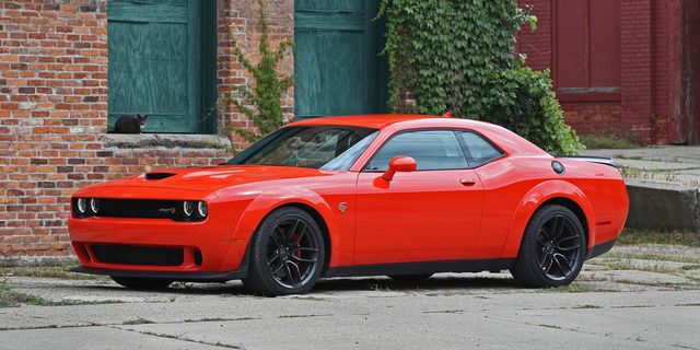 2018 Challenger SRT/SRT Hellcat Review, Pricing, and Specs