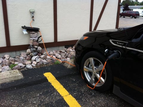 Gm Upgrading Chevrolet Volt 120 Charge Cords Will Replace Gm Announced Thursday That It Will Replace The 120 Volt Charging Cords Come With Chevy Customers Who Already Own A Get Revised