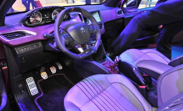 Peugeot 208XY concept interior