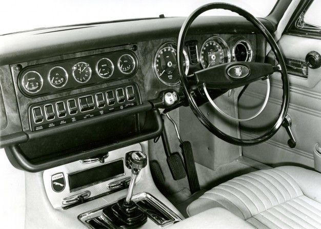 1968 Jaguar XJ6 interior