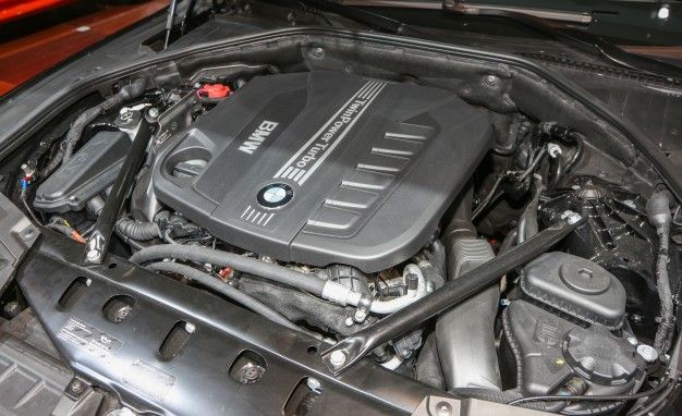 2014 BMW 740Ld xDrive turbocharged 3.0-liter inline-6 diesel engine