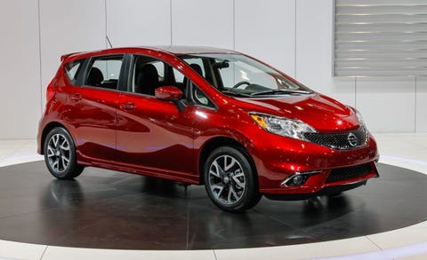 15 Nissan Versa Note Sr Debuts At 14 Chicago Auto Show News Car And Driver