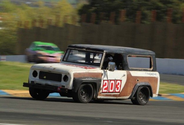 Sears Pointless 24 Hours of LeMons Leaders - IHC Scout