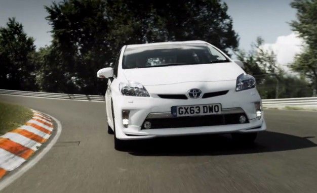 2014-Toyota-Prius-plug-in-hybrid-place