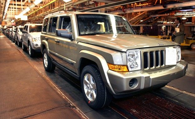 Chrysler Recalling Up to 792,300 Jeeps for Faulty Ignition Switches – News  – Car and Driver