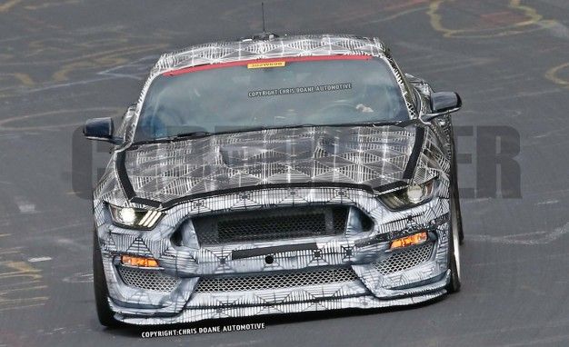 2016 Ford Mustang Shelby GT350 (spy photo)