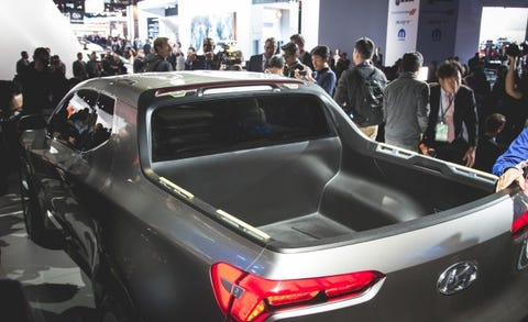 Just How Close To Production Is The Hyundai Pickup Concept News Hyundai Santa Cruz Crossover Concept