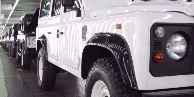 Video: Watch Land Rover Assemble Defenders By Hand – News – Car and Driver