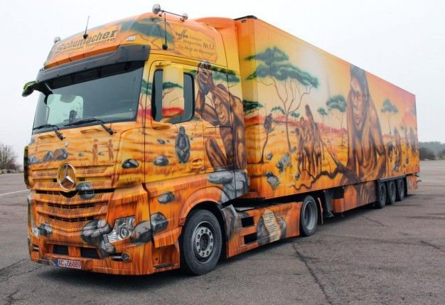Mercedes-Benz Semi is the Theory of Evolution on Wheels