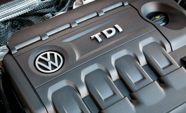 2015-Volkswagen-Golf-SportWagen-TDI-111