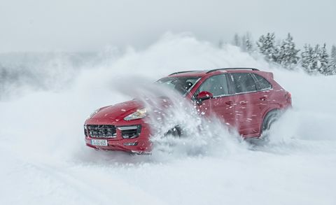 Snow, Vehicle, Automotive tire, Ice racing, Tire, Car, Winter storm, Automotive design, Blizzard, Winter, 