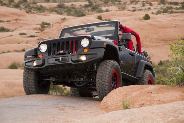 Report: Next Jeep Wrangler Keeps Solid Axles, Loses Folding Windshield –  News – Car and Driver