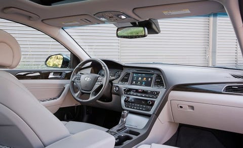 Hyundai Sonata Plug In Hybrid Priced Offers Miles Of Ev Range 2016 Hyundai Sonata Plug In Hybrid