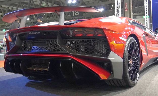 Listen to the 2015 Lamborghini Aventador SV rev