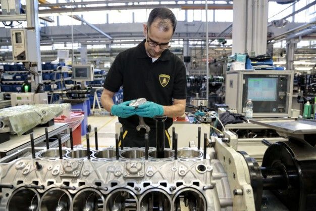 What it's like to build a Lamborghini V12 by hand
