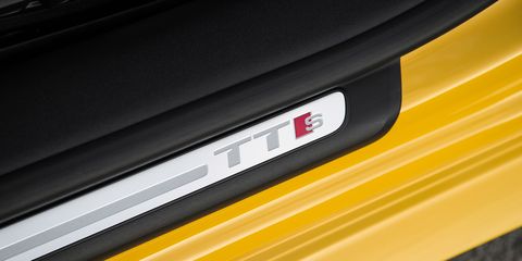 Yellow, Automotive exterior, Colorfulness, Tints and shades, Parallel, Material property, Close-up, Automotive door part, 