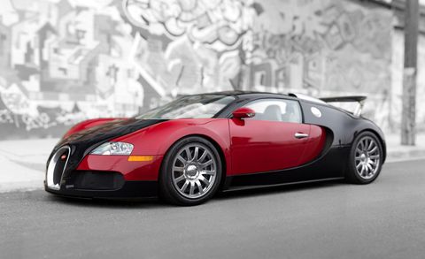 Tire, Automotive mirror, Automotive design, Mode of transport, Vehicle, Car, Automotive lighting, Performance car, Bugatti, Personal luxury car, 