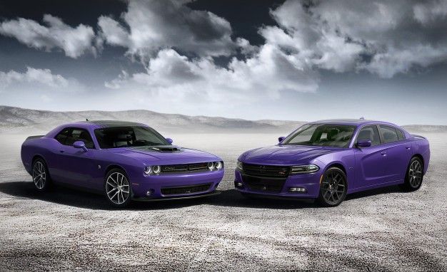 2016 Dodge Challenger 392 HEMI® Scat Pack Shaker (left) and Charger R/T Road &amp; Track (right)