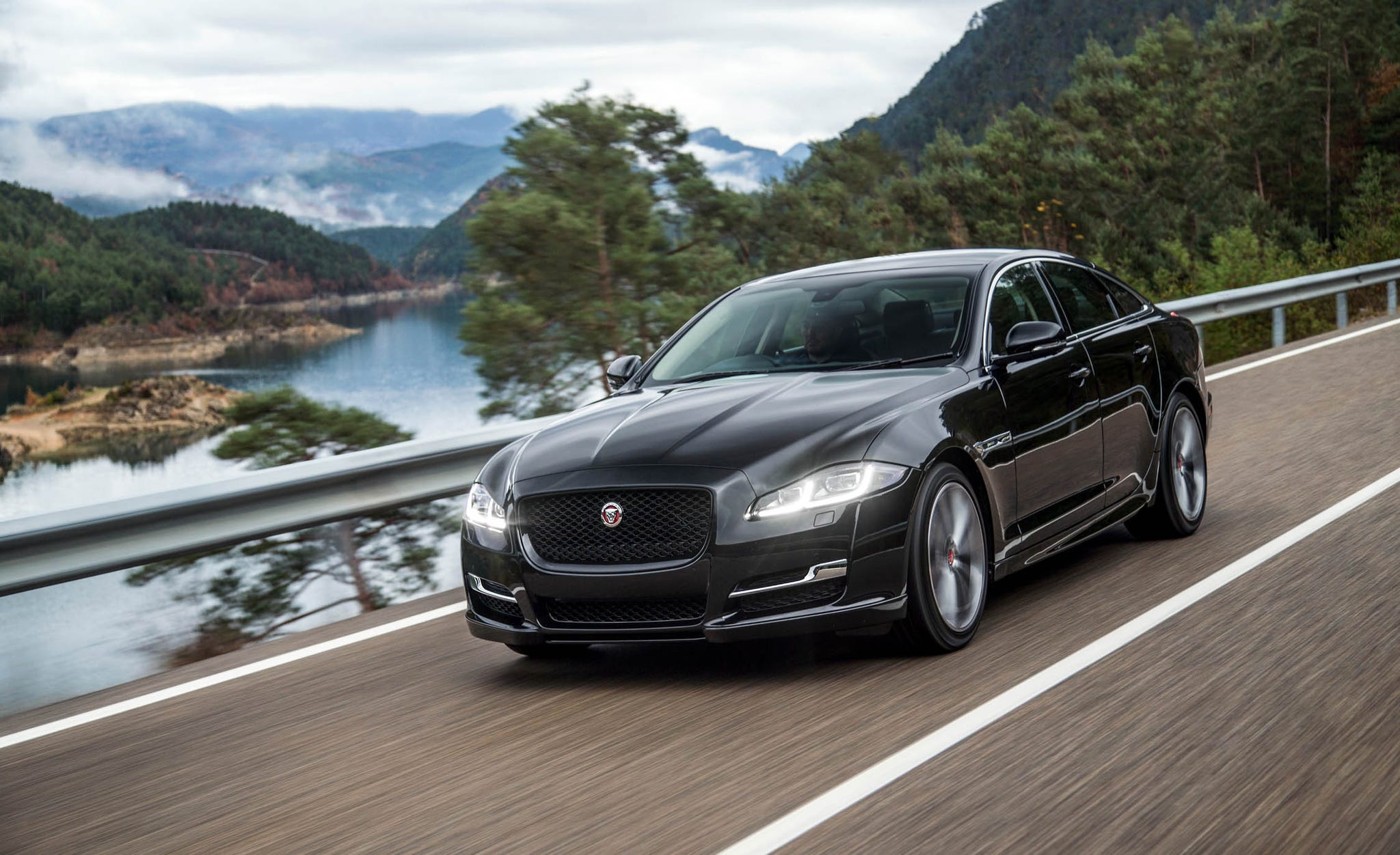 Trunk Ledge Kit | JAGUAR XJ R-SPORT 2017