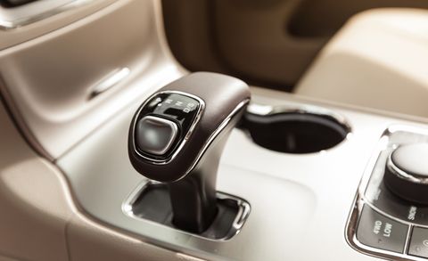 The console shifter on a 2014 Jeep Grand Cherokee. The Dodge Charger and Chrysler 300 models included in the investigation use an identical shifter.
