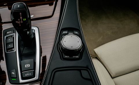Luxury vehicle, Gear shift, Personal luxury car, Center console, Carbon, Leather, Silver, Vehicle audio, Still life photography, 