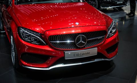 Mode of transport, Automotive design, Vehicle, Grille, Car, Red, Personal luxury car, Mercedes-benz, Luxury vehicle, Hood, 