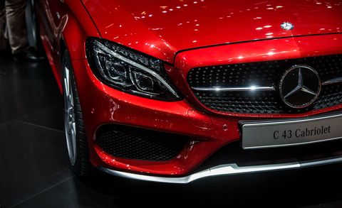 Automotive design, Mode of transport, Vehicle, Grille, Automotive lighting, Car, Red, Personal luxury car, Mercedes-benz, Vehicle registration plate, 
