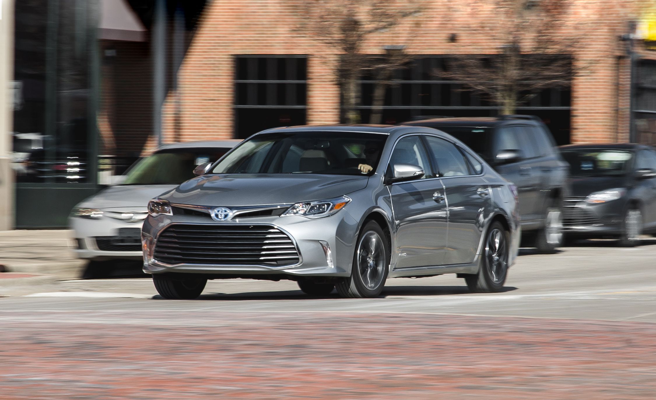 Review: 2019 Toyota Avalon Hybrid — smooth, pretty, but not fun