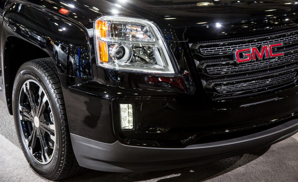 2017 GMC Terrain Adds Blacked-Out Nightfall Edition – News – Car and Driver