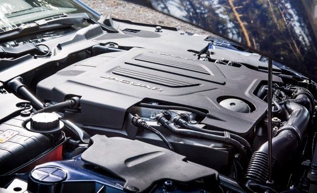2016 Jaguar F-type R coupe supercharged 5.0-liter V-8 engine
